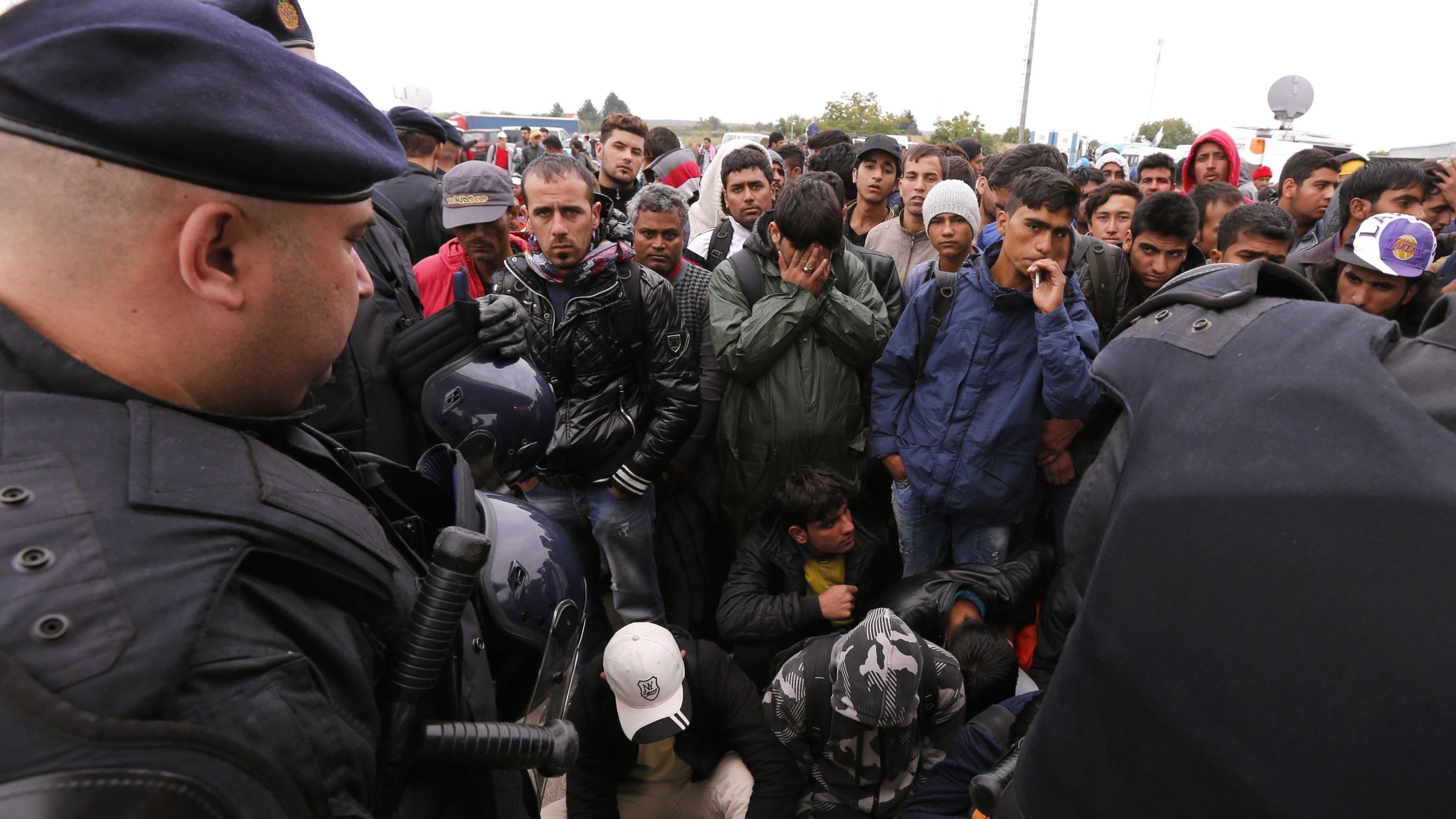 Migranti, l'Ue approva il piano. Ma il blocco dell'Est vota contro