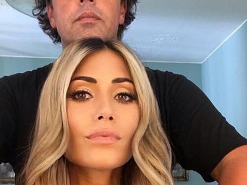 Federica Nargi diventa bionda ma non convince