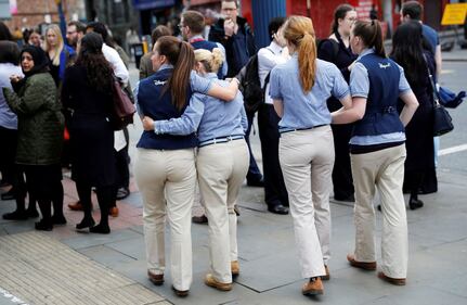 Attentato a Manchester, gli omaggi per le 22 vittime 15