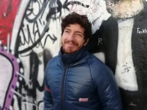 La laurea in statistica e il lavoro sui treni come il papà: chi era Alessandro Ambrosio