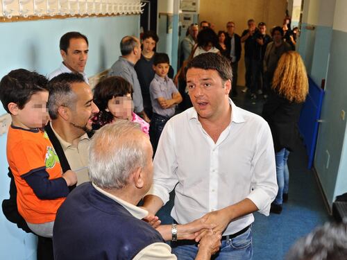 Renzi vota a Pontassieve con la moglie Agnese