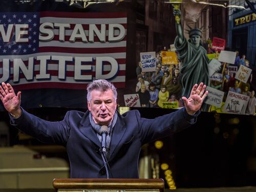 Vip e radical chic contro Trump recitano il solito vecchio copione