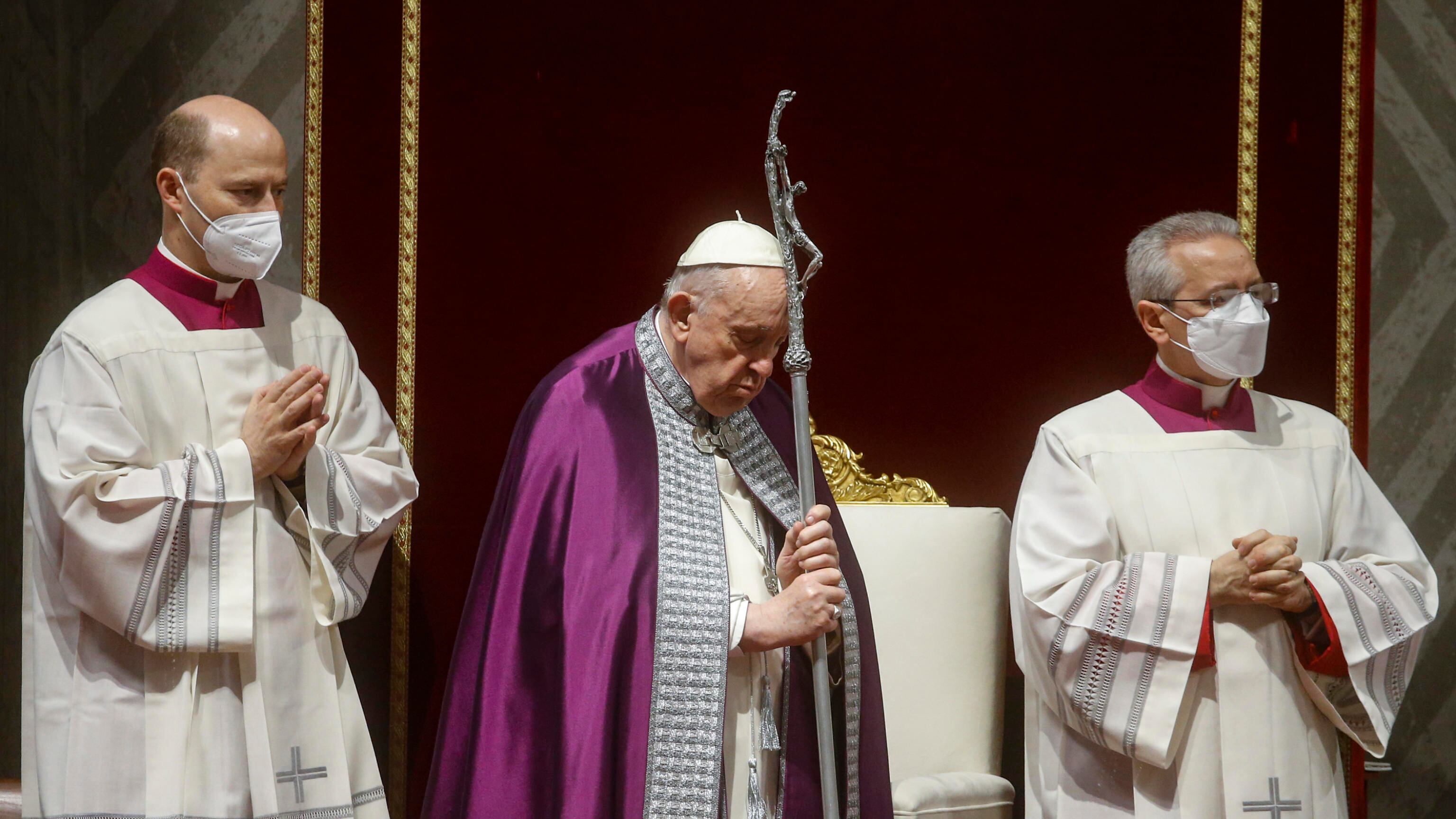 "Non vogliamo la famiglia russa alla Via Crucis". Proteste contro la decisione di Papa Francesco