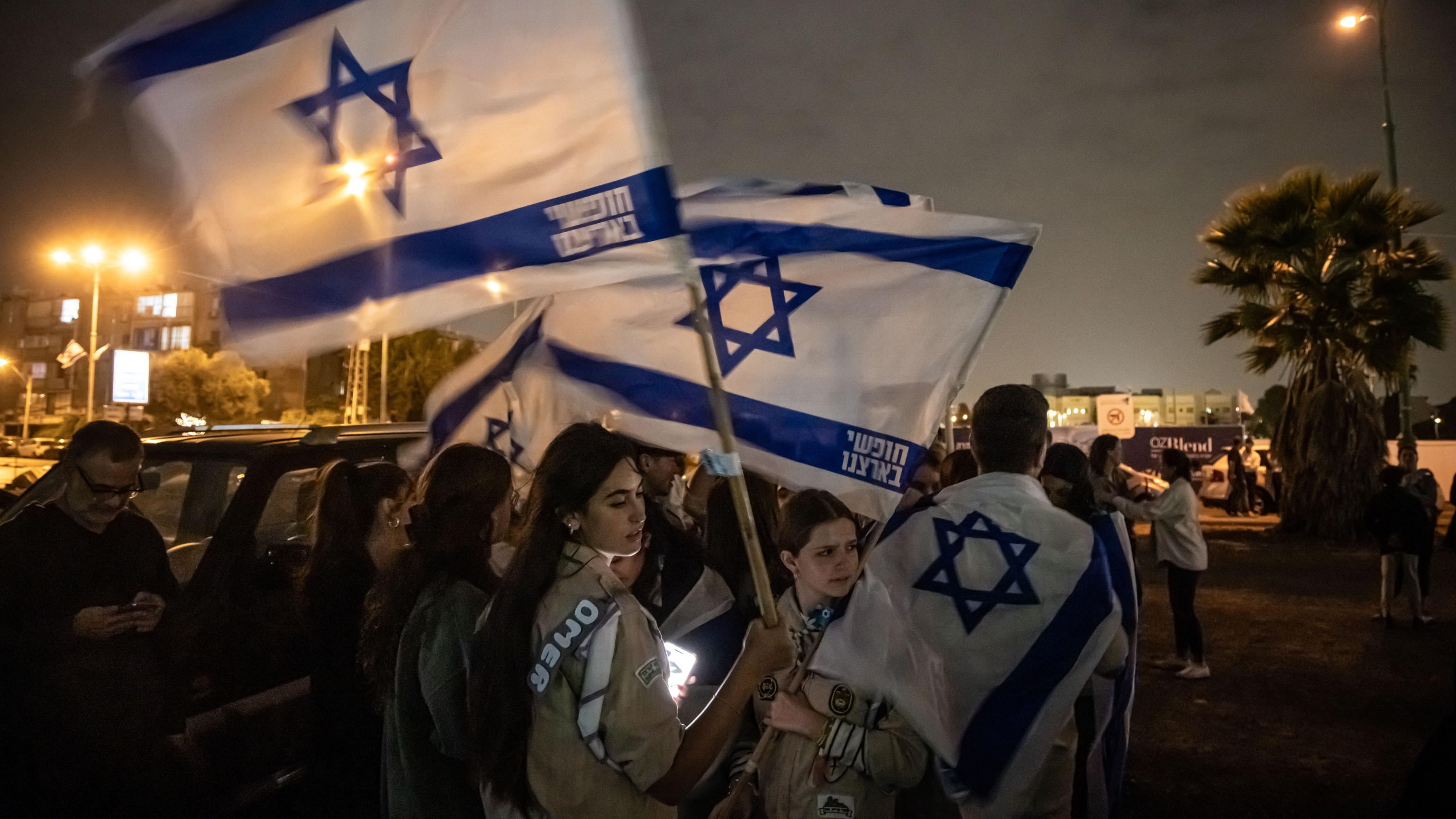 "Devono morire": così la bufala pro-Hamas fa sospendere il prof ebreo