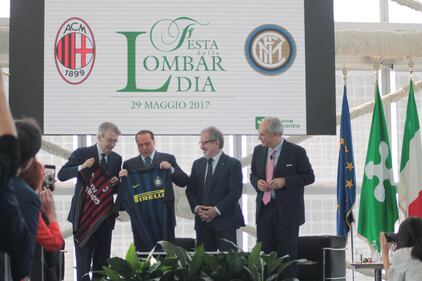Berlusconi e Moratti premiati da Maroni 2