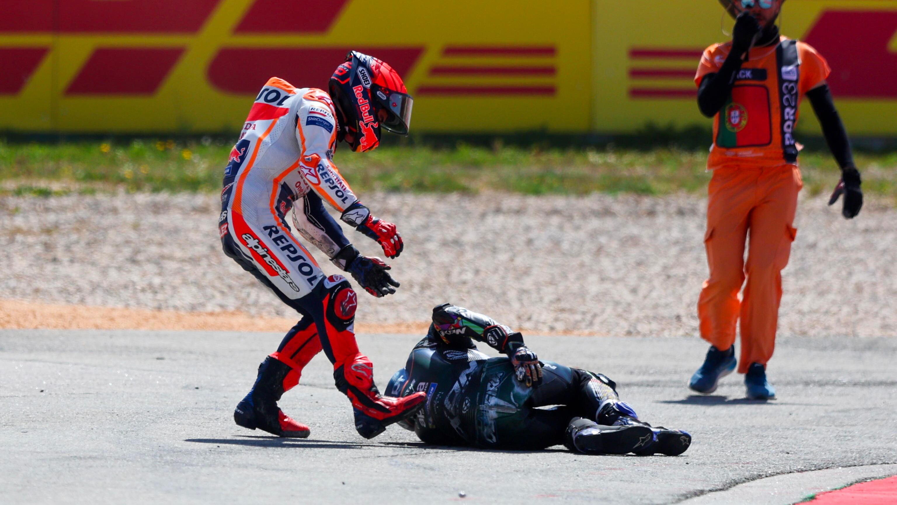 Il motomondo scimmiotta la F1 ma si fa male. Altro che show