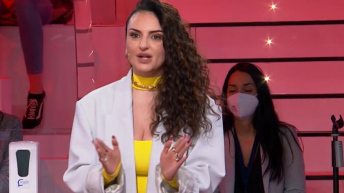 "Stasera fai la tivvù del dolore?" Arisa "esplode" ad Amici e volano stracci