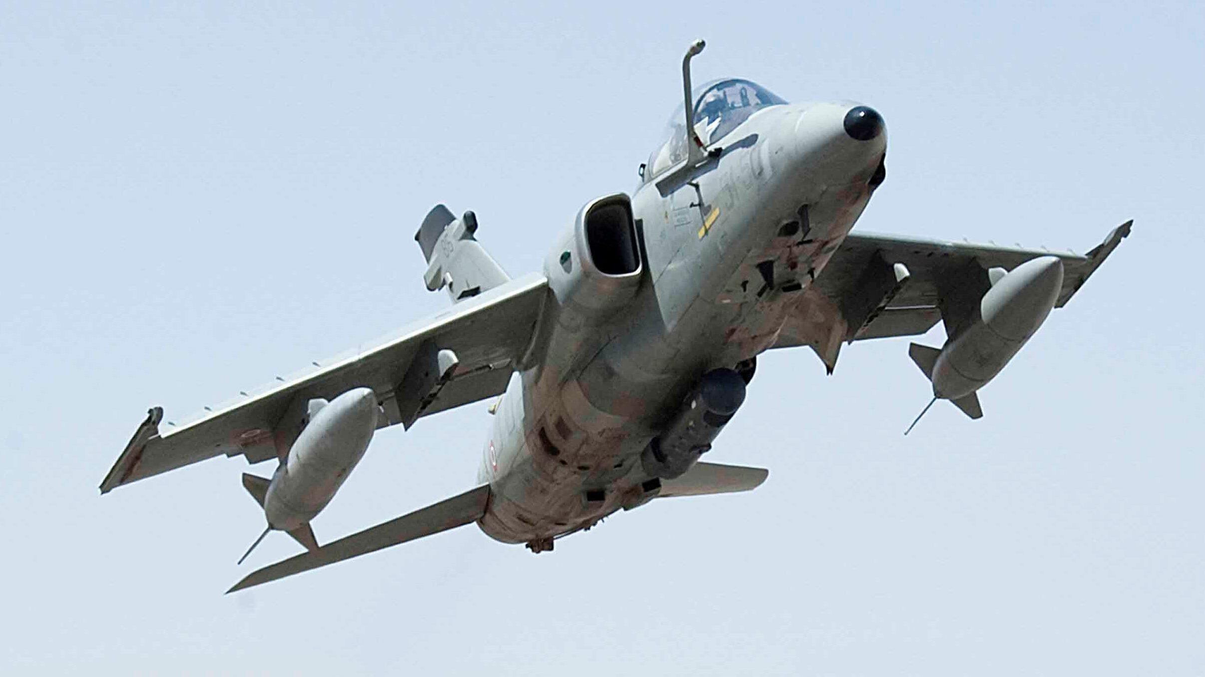 Emergenza Nordafrica, l'Italia schiera 4 caccia Amx a Trapani
