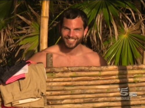 Isola, Brice portato in ospedale: "Il mio alluce è morto"