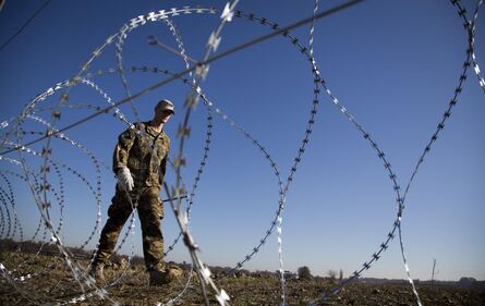 La Slovenia alza il muro 9