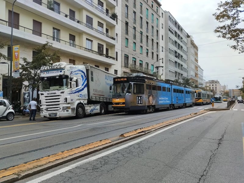 Corso di Porta Vittoria traffico bloccato 1