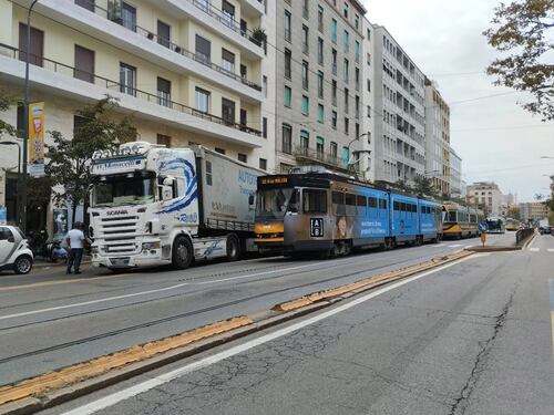 Corso di Porta Vittoria, traffico bloccato