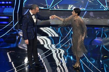 Sanremo 2024: ecco il look della seconda serata del Festival del conduttore e co-conduttrice 8
