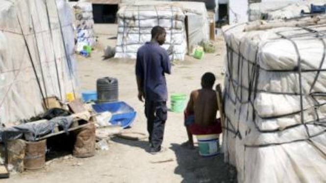 Puglia, ancora un incendio nel ghetto dei migranti