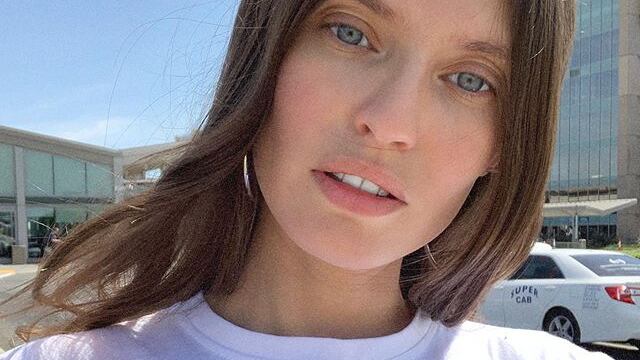 Bianca Balti scatenata sui social: la sexy modella ha il Milan nel cuore