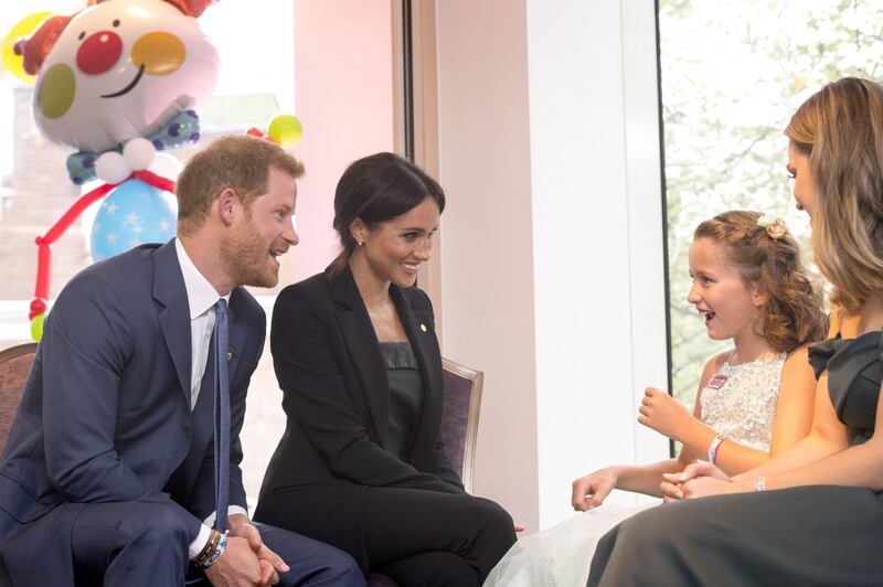 Meghan Markle e il Principe Harry tra i bimbi per beneficenza 3