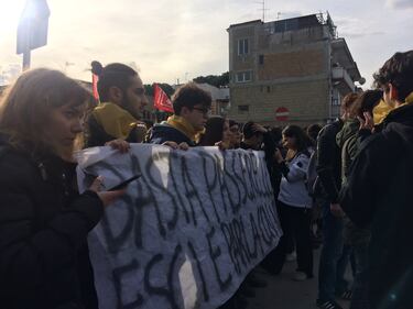 Di Maio nel suo liceo: contestato da studenti e lavoratori 12