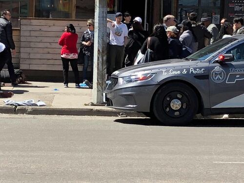 Canada, furgone sui passanti: nove morti a Toronto