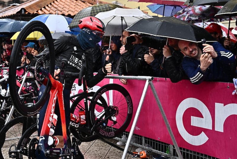 Geoghegan Hart Giro tappa 5 partenza