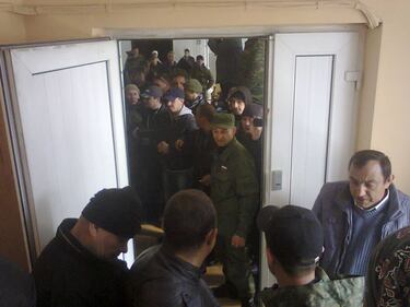 ESCLUSIVA: L'assalto alla base della Marina ucraina fotografata dal miliziano filo russo Maxim Lobinetsky 3