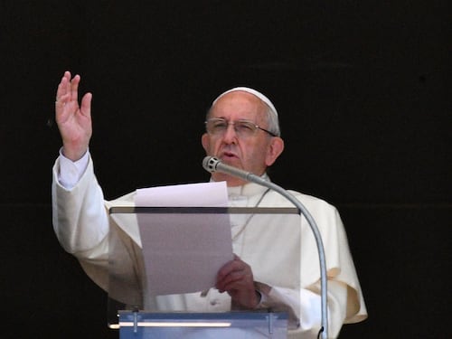Papa Francesco: "Che brutti i cristiani nani, assuefatti alle mezze misure"
