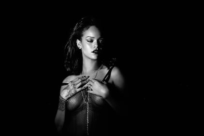 Rihanna semi-nuda nel video "Kiss it better": foto 10
