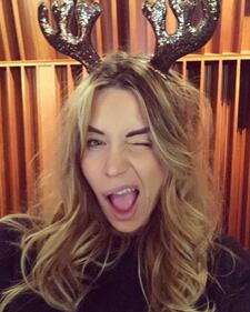 Elenoire Casalegno gioca sensualmente via Instagram 11