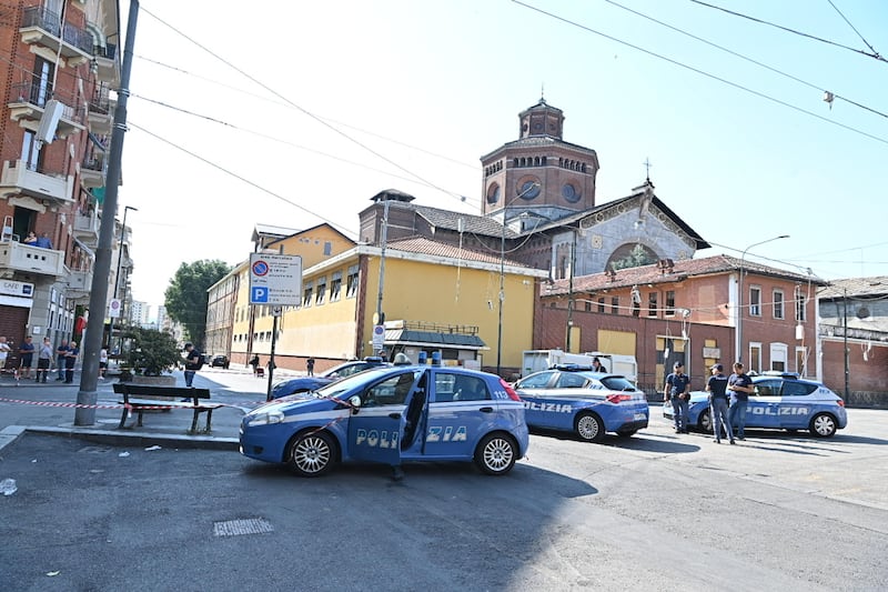 Omicidio in strada a Torino: 50enne ucciso a pugni e bastonate 2