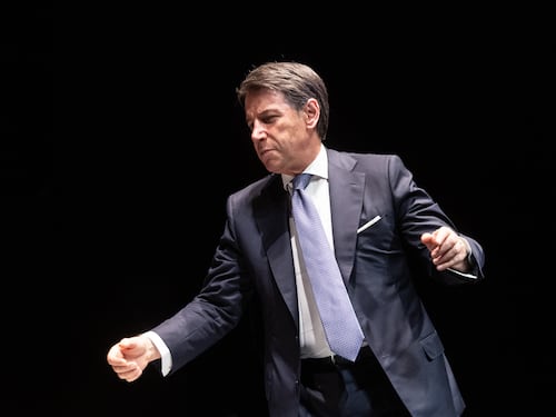 Covid, Conte attacca ancora il Giornale: "Campagna del fango". Ma continua a non rispondere