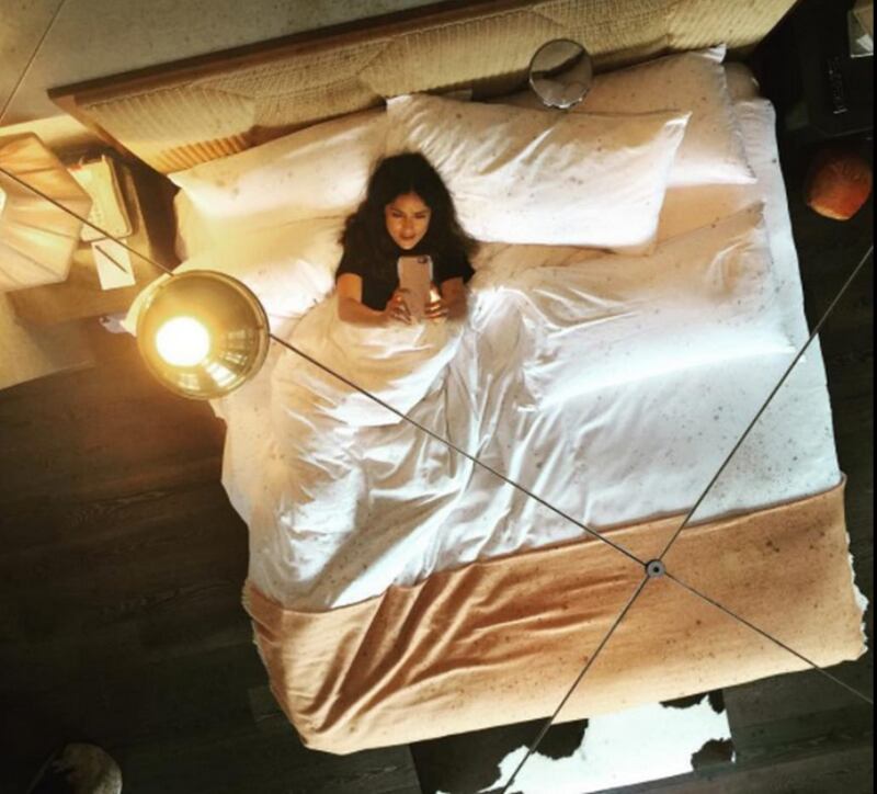 Kourtney Kardashian lancia la moda del selfie dall'alto 13