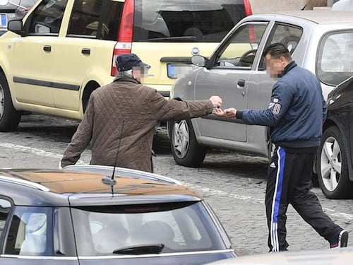 Napoli, il consigliere dei Verdi invoca il dl sicurezza