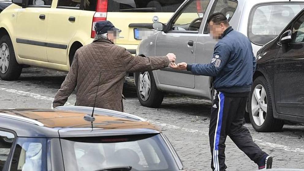 Napoli, il consigliere dei Verdi invoca il dl sicurezza