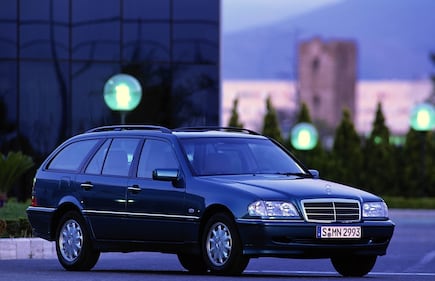 Mercedes Classe C, 30 anni di lusso in formato compatto: guarda le foto 9