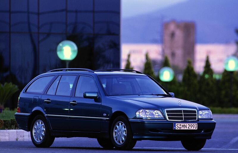 Mercedes Classe C, 30 anni di lusso in formato compatto: guarda le foto 9