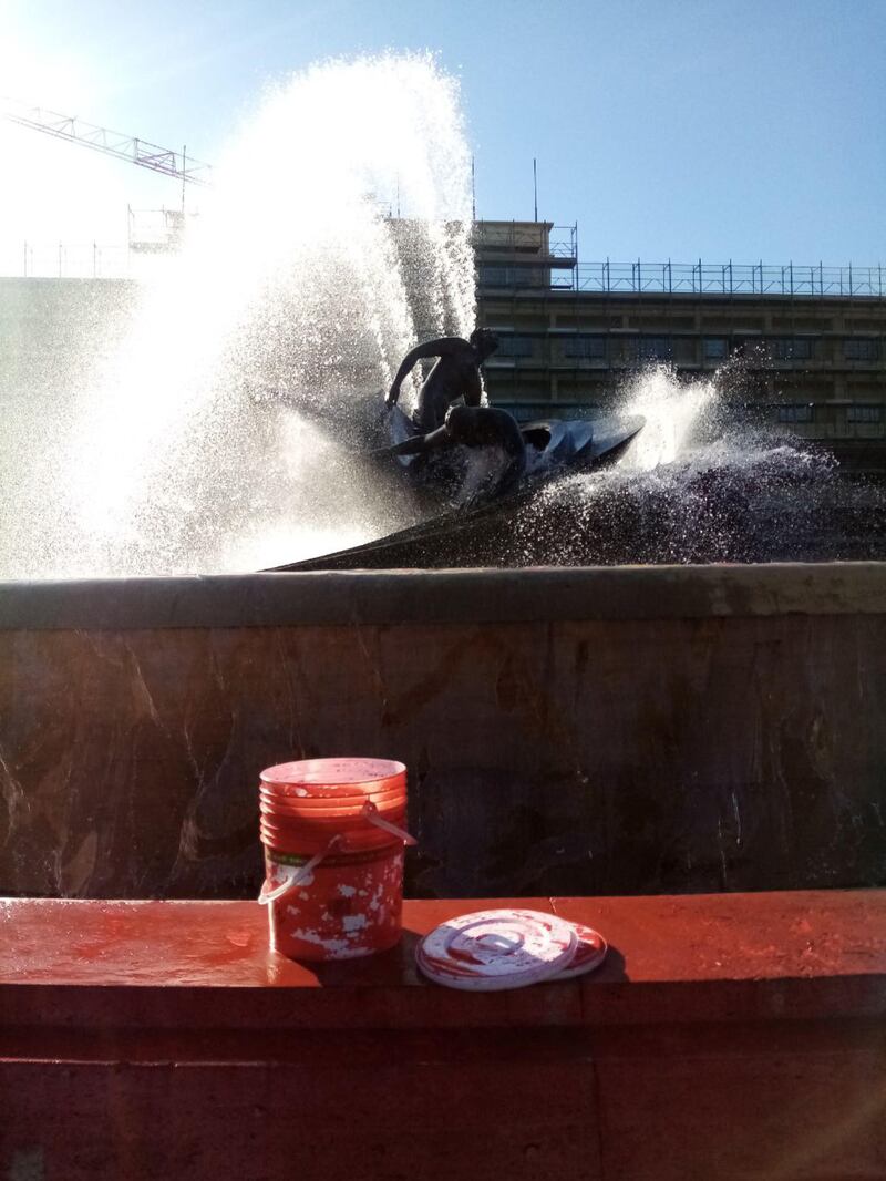 Traffico bloccato e fontana imbrattata di rosso, le immagini del blitz di Ultima generazione a Catania 9