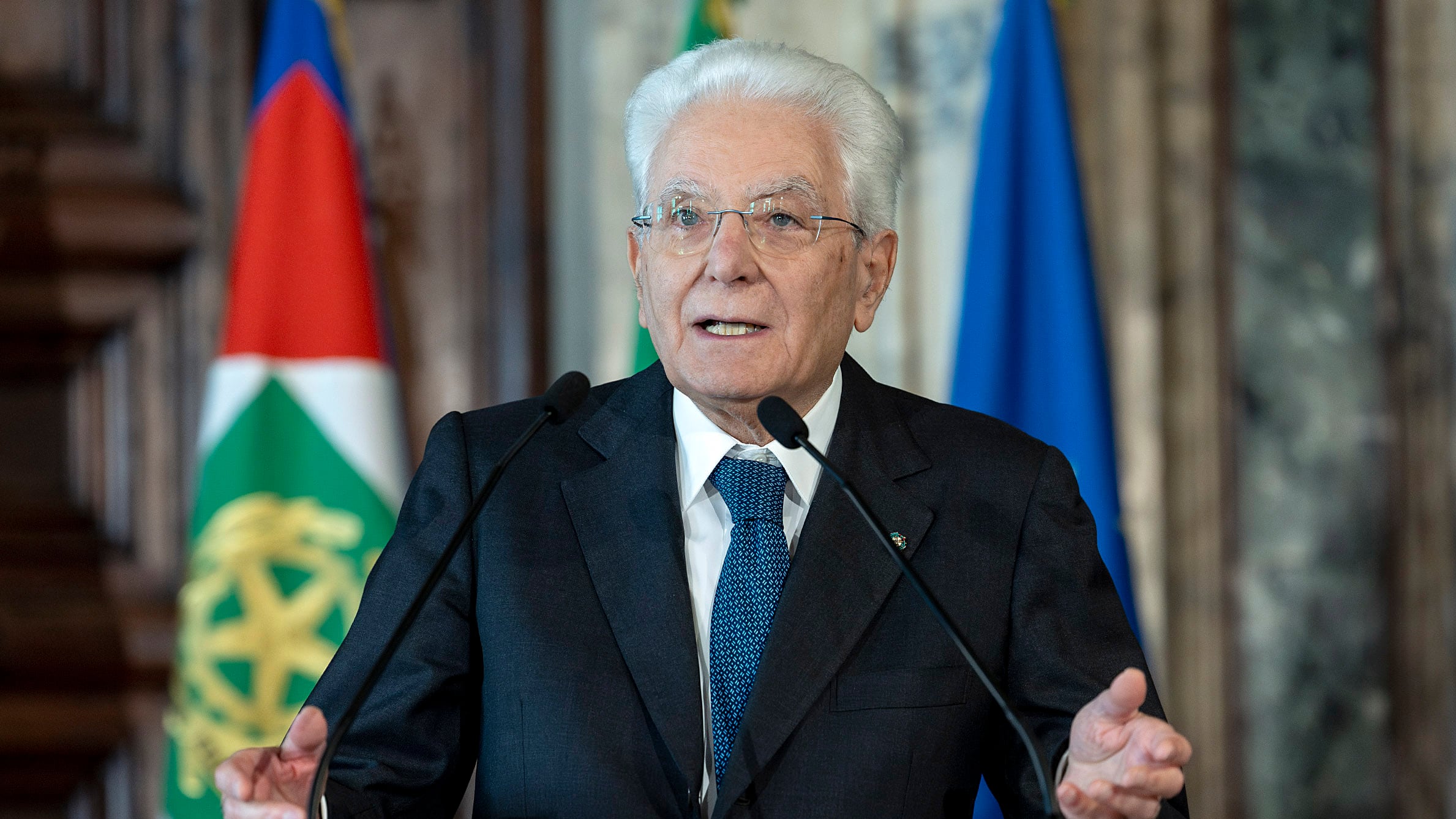 I partiti provano ad alzarsi il "2 per mille". Ma Mattarella li stoppa: serve una legge