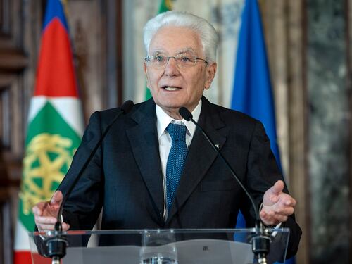 I partiti provano ad alzarsi il "2 per mille". Ma Mattarella li stoppa: serve una legge