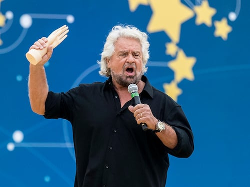 Grillo condannato per il video choc: ondata di proteste da pm e vittime
