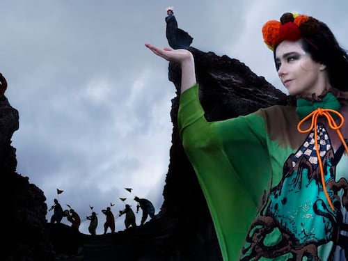 Video, moda, sculture. Che pezzo da museo la trasformista Björk