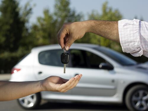 Cinque cose da sapere sul noleggio auto in vacanza