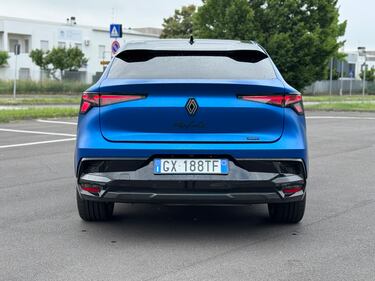 Renault Rafale plug-in: guarda la gallery del suv da 300 CV 5