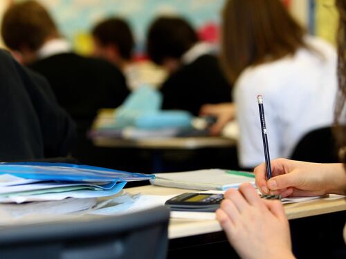 Sesso con la prof, i verbali dell'alunna: "Mi chiese di cancellare le chat"