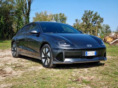 Hyundai Ioniq 6: guarda la gallery della berlina elettrica da oltre 500 km 4