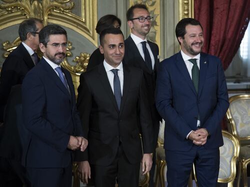 Cravatte gialle e verdi: il look dei nuovi ministri