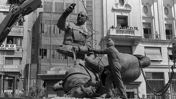 Vivere e morire (e fare politica) nella Spagna del "caudillo" Franco