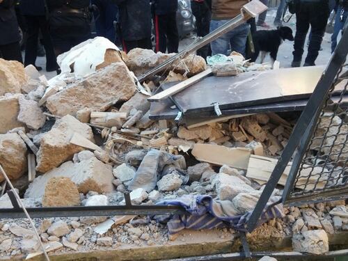 Palazzina crollata, il dolore del marito e padre delle donne morte: "Me le hanno ammazzate"