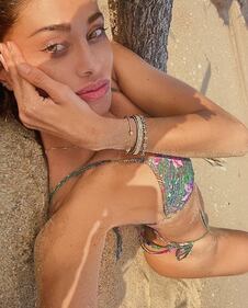 Belen Rodriguez sexy sulla spiaggia 1