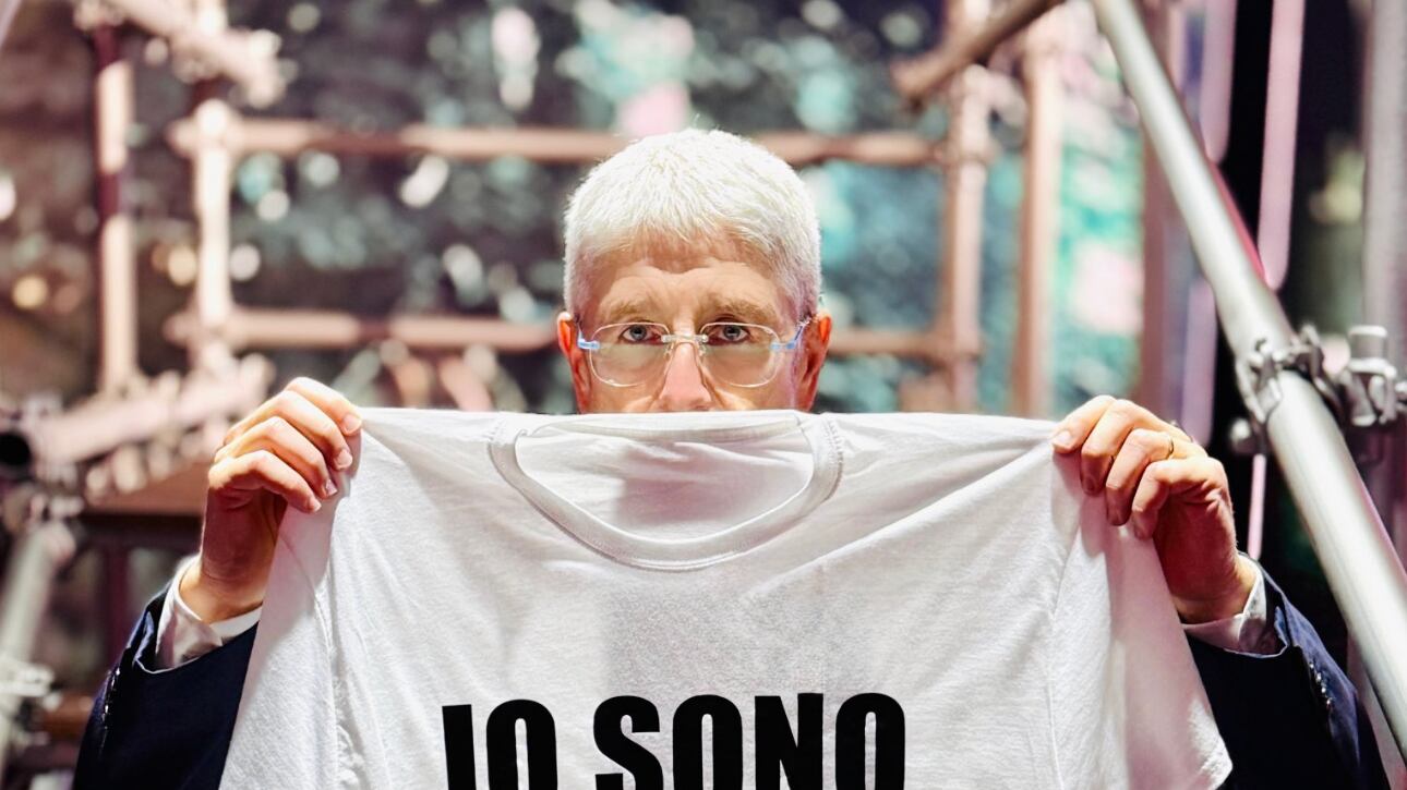 Mario Giordano inchioda la sinistra su Kirk: ecco come si presenta in studio