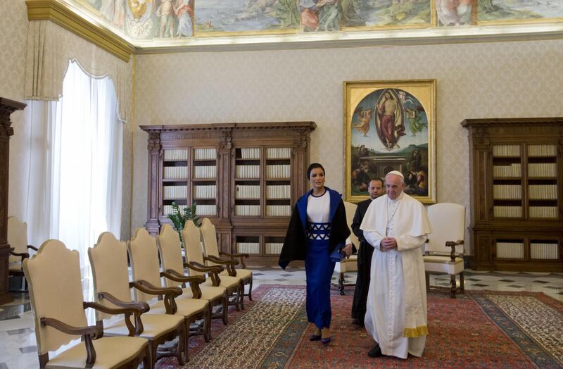 Papa Francesco riceve in Vaticano la sceicca del Qatar 15