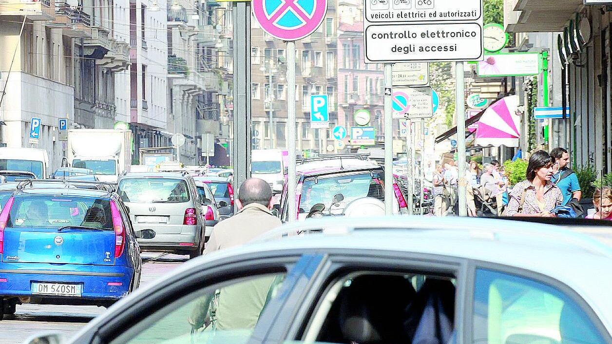 La Lega disobbedisce al blocco del traffico: «Guideremo lo stesso»